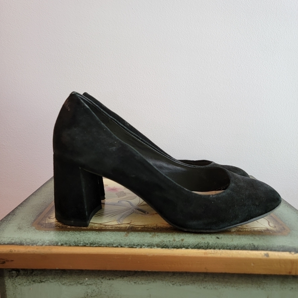 Saks Fifth Ave Galent Black Suede Pump Size 6 1/2 - Picture 3 of 14